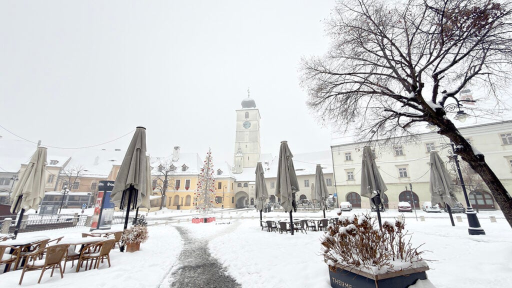 Proprietarii de terase se plâng de faptul că vor trebui să închirieze aceeași suprafață și când în Sibiu nu sunt clienți. Foto: arhiva turnulsfatului.ro