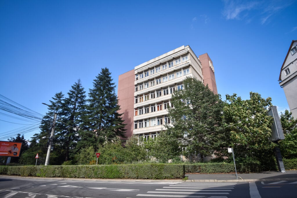 alma-mater-1-a80q