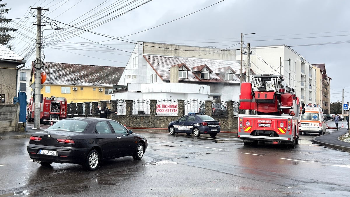 ACTUALIZARE Incendiu pe strada Autogării, într-un garaj. Două mașini afectate de flăcări