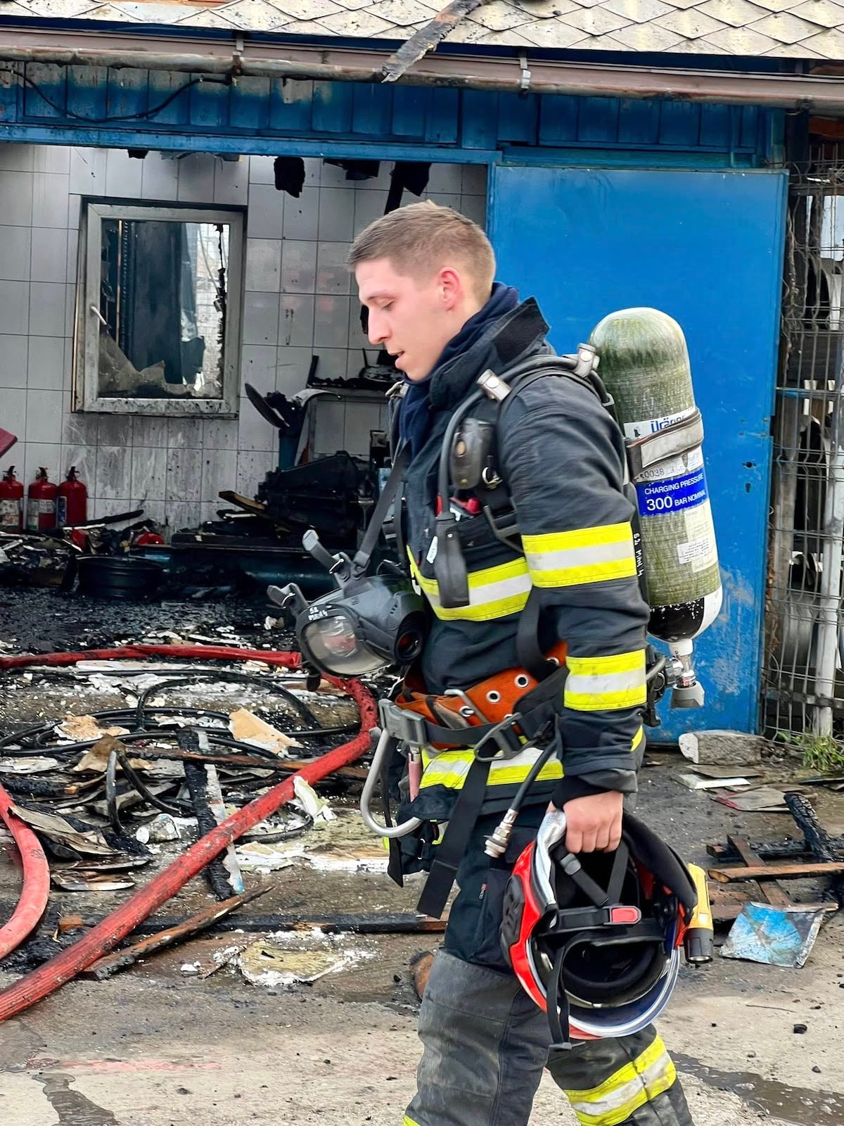 ISU Sibiu publică imagini impresionate de la incendiul din Veștem cu un mesaj ferm: „Nu mai ardeți vegetația uscată!”