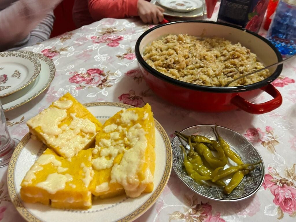 mancare-bucatarie-romi-eovg