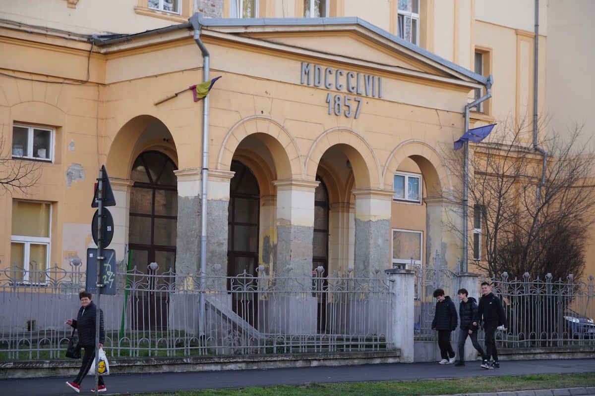 Șase oferte pentru modernizarea celei mai vechi clădiri a Spitalului Județean: Sibienii de la Con-A, Total NSA și Conlan, dar și austriecii de la Strabag își doresc contractul de 84 de milioane