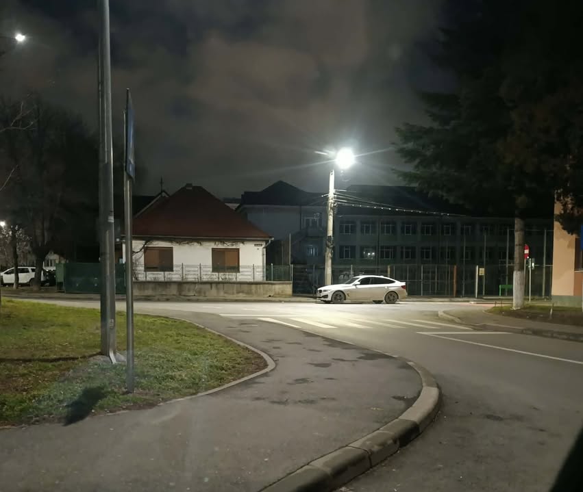 Sesizările unui sibian au dat roade: Primăria obligă Poliția locală să-i amendeze pe cei care parchează într-o intersecție