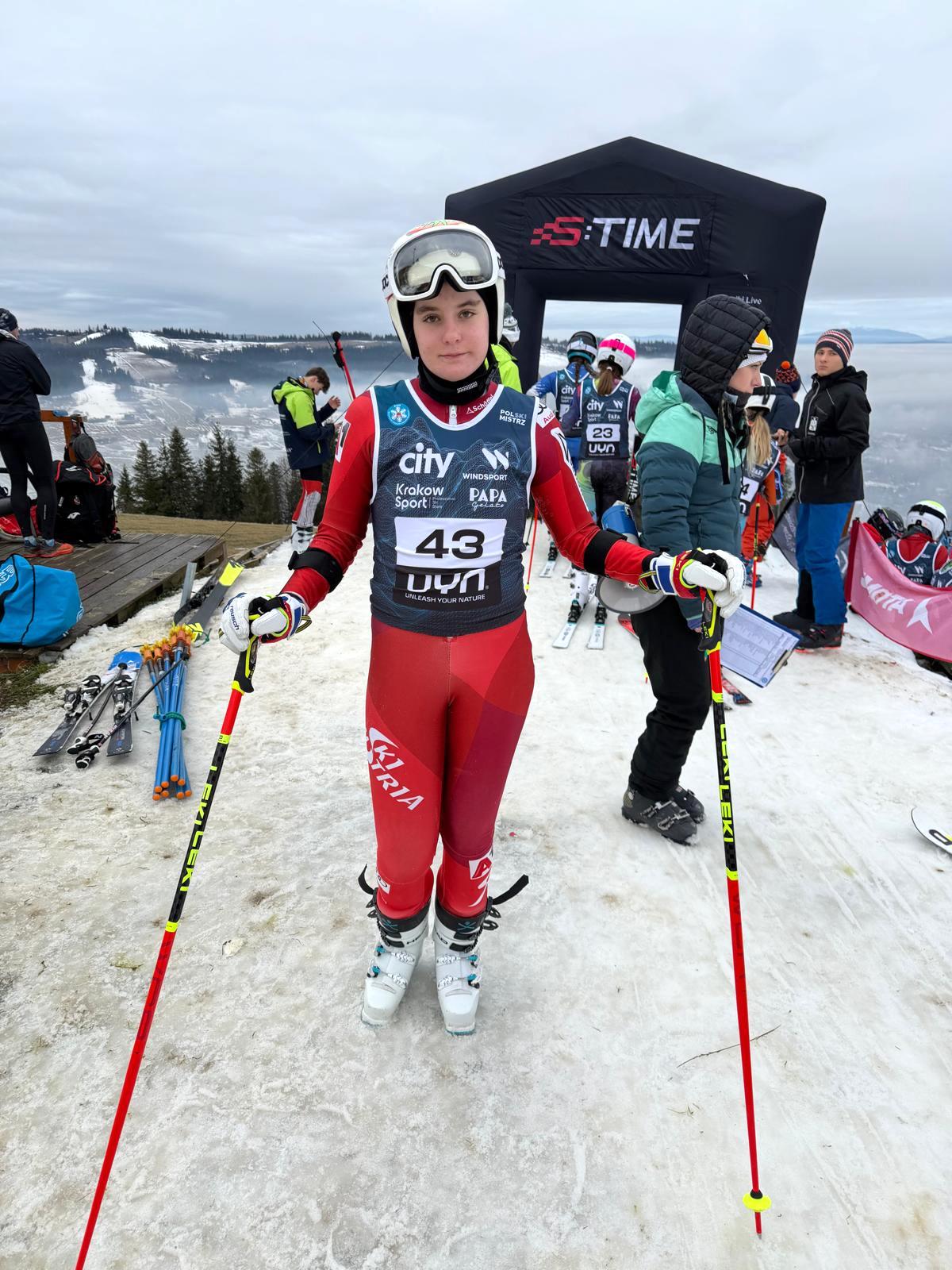 Xenia Magoș, elevă în clasa a VII-a la I.L. Caragiale, pe podiumul Cupei României la schi alpin: o victorie în memoria profesorului Mihai Olaru