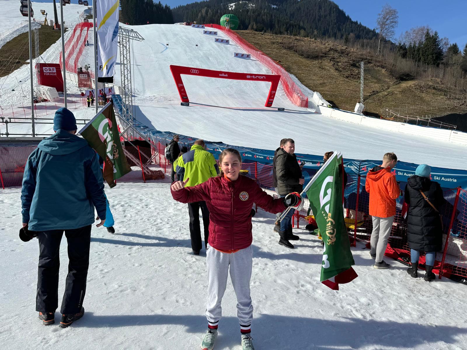 Xenia Magoș, elevă în clasa a VII-a la I.L. Caragiale, pe podiumul Cupei României la schi alpin: o victorie în memoria profesorului Mihai Olaru