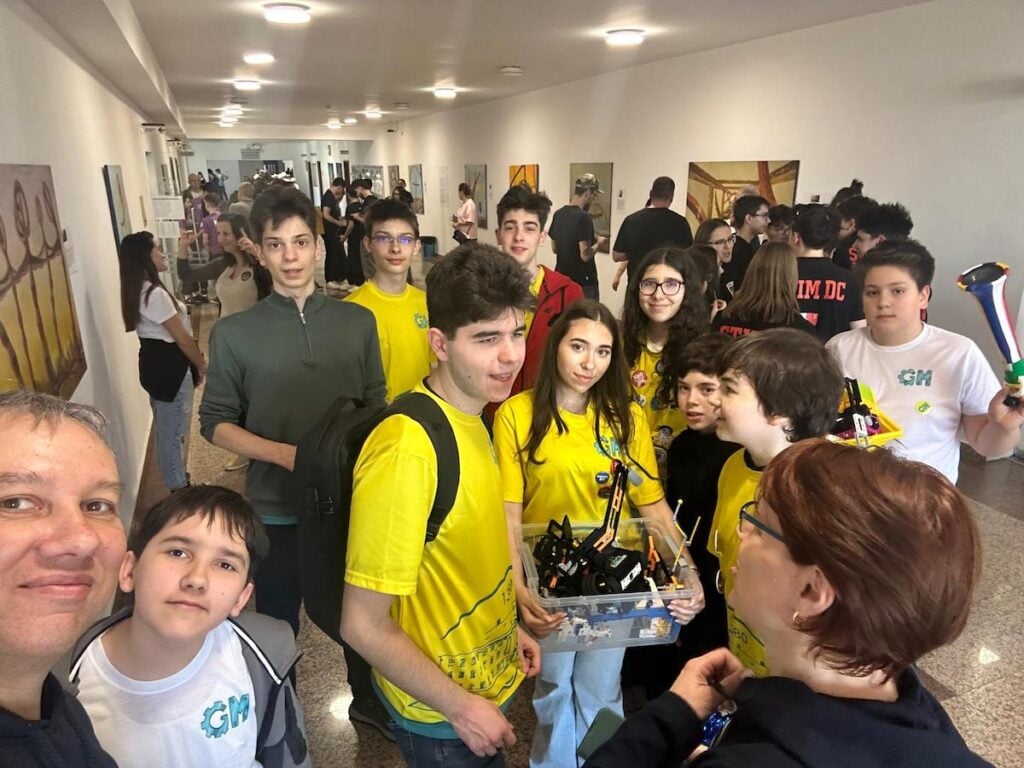 Colegiul Brukenthal, robotica, Gear Maniacs Junior4