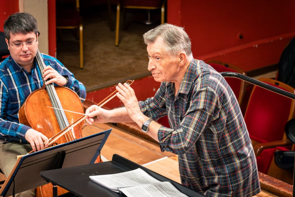 filarmonica sibiu dirijor victor dumănescu