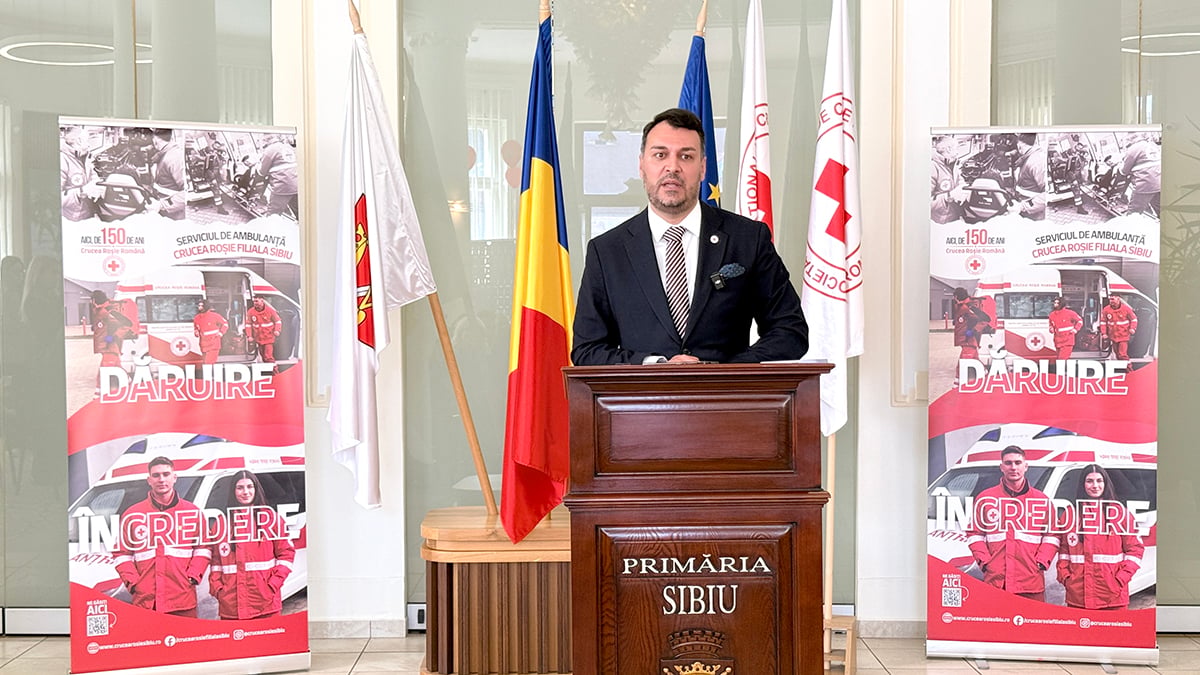 FOTO Crucea Roșie Sibiu a lansat serviciul privat de ambulanță. Prețuri între 200 și 900 de lei pentru transportul în interiorul orașului, gratuit pentru cazurile sociale