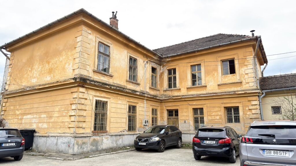 cladire darapanata masini 