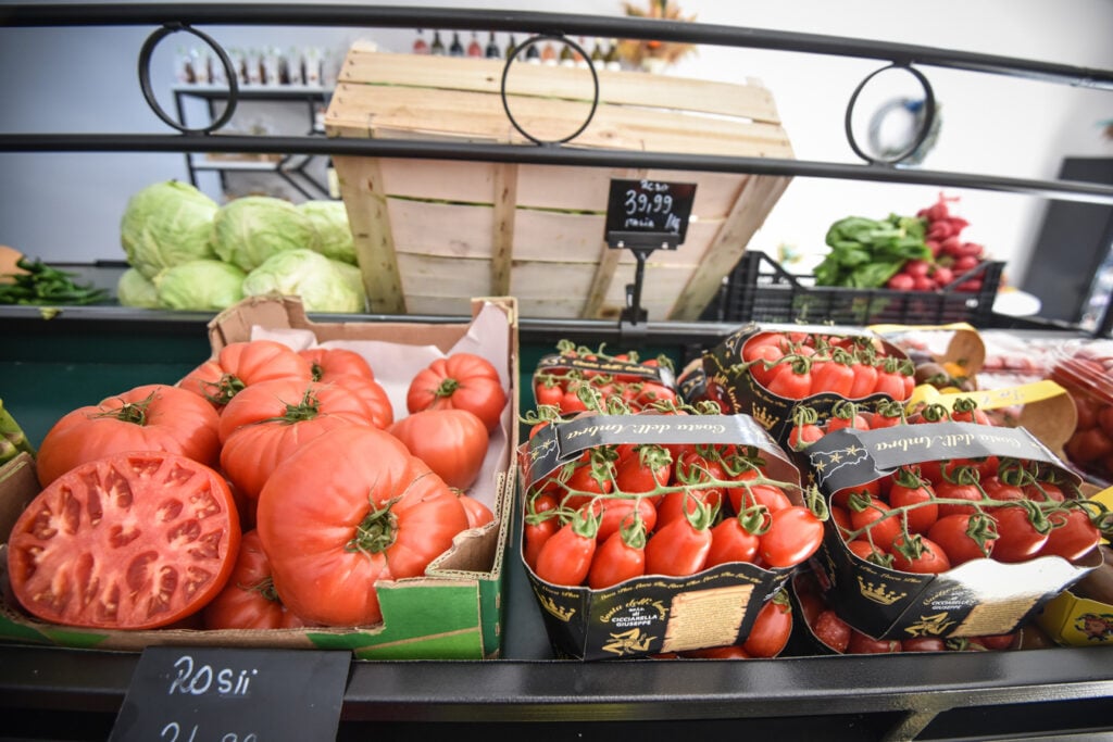 Legume la Aprozarul Anei/ Foto: turnulsfatului.ro