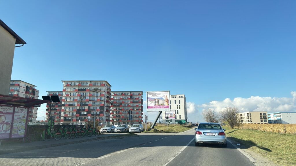 Toate locurile de parcare prevăzute în PUZ pentru cartierul Magnolia au fost amenajate, arată dezvoltatorul imobiliar. Sursa foto: arhiva turnulsfatului.ro