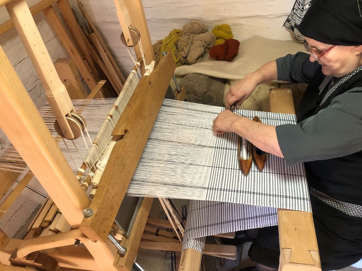 prelucrare lana muzeul astra gospodarie tilisca