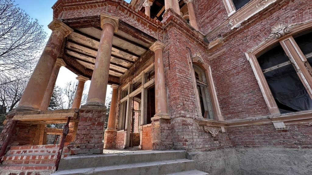 resedinta mitropolitana 4