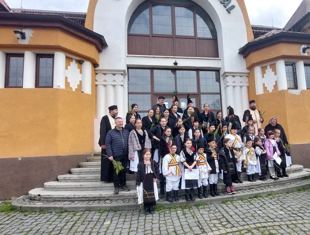 Rasinari, procesiune, florii15
