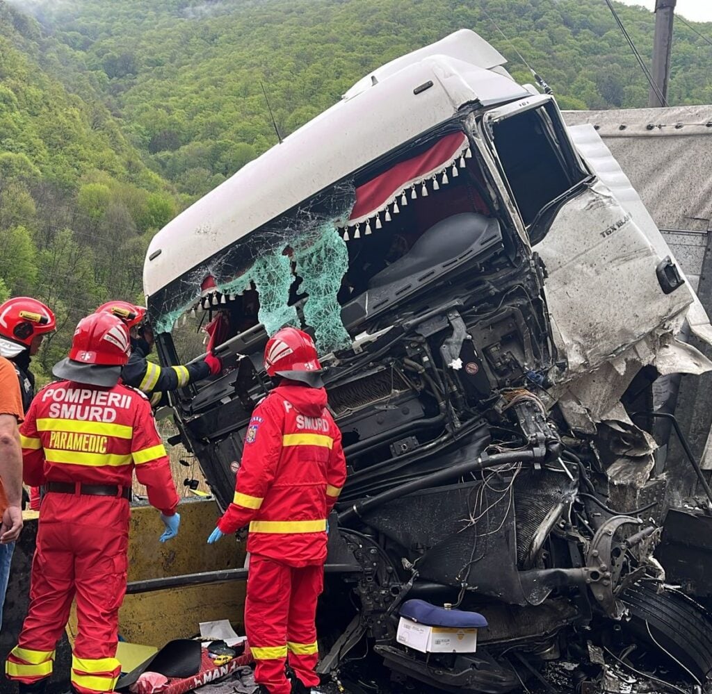 accident valea oltului foto ISU vl