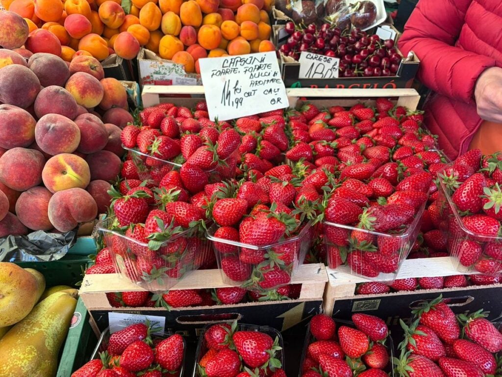 capsuni piata cibin 2