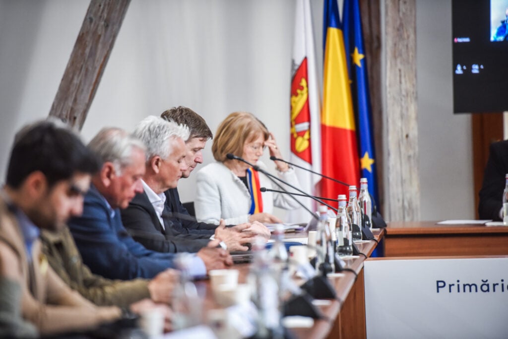 Consilierii locali au fost convocați în ședință extraordinară de către primarul Astrid Fodor. Foto: arhiva turnulsfatului.ro