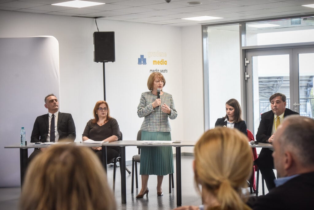 Primarul Astrid Fodor și-a prezentat argumentele pentru reglementare. Foto: Silvana Armat / turnulsfatului.ro