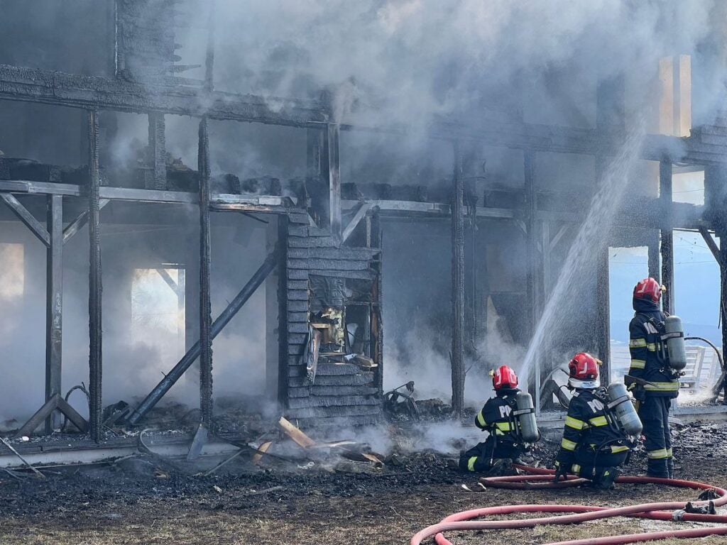 incendiu dealul daii cabana foto isu 1