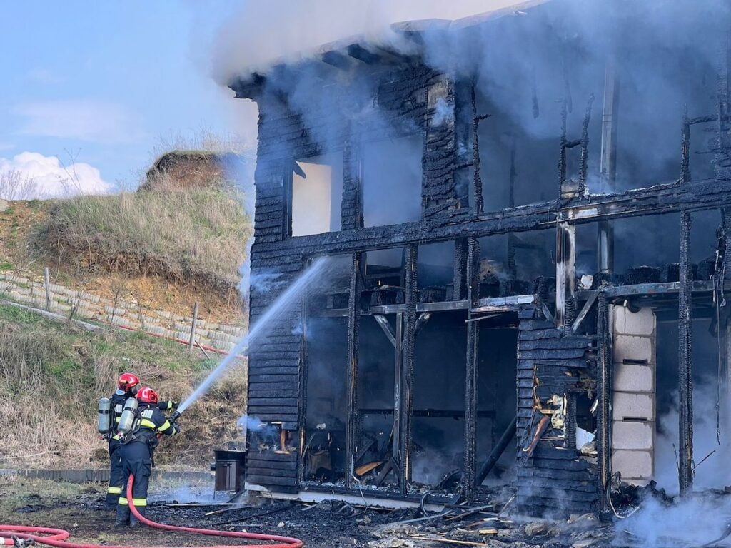 incendiu dealul daii cabana foto isu 5