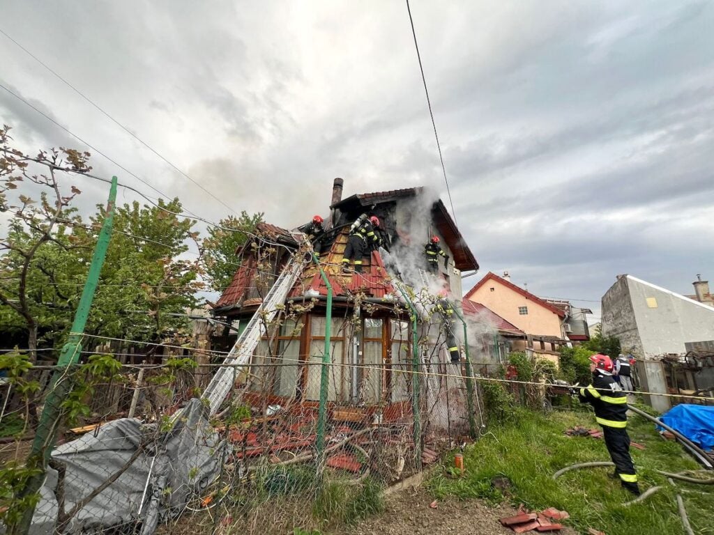 incendiu strada vulcan4