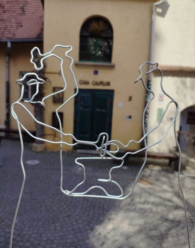 lucrare din sarma cu calfele foto paul cristian cordos1