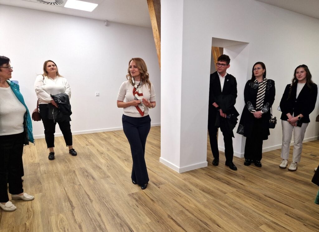 Podul a devenit spațiu de birouri pentru Direcția Arhitect-șef. Foto: turnulsfatului.ro