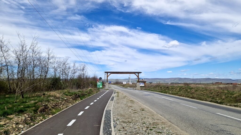 La întoarcere veți veni mai mult în coborâre. Sursa foto: turnulsfatului.ro