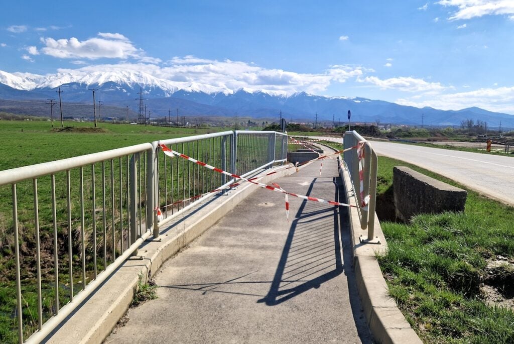 Accesul pe unele poduri a fost, de asemenea, restricționat. Sursa foto: turnulsfatului.ro