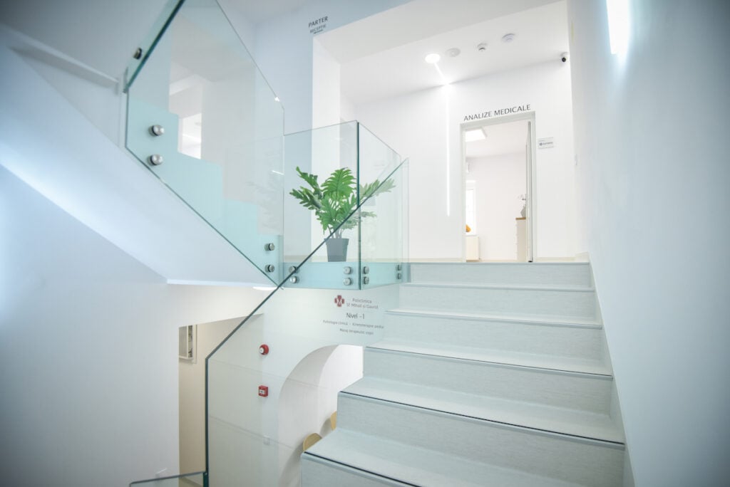 policlinica sf mihail si gavriil publicitate foto ts7