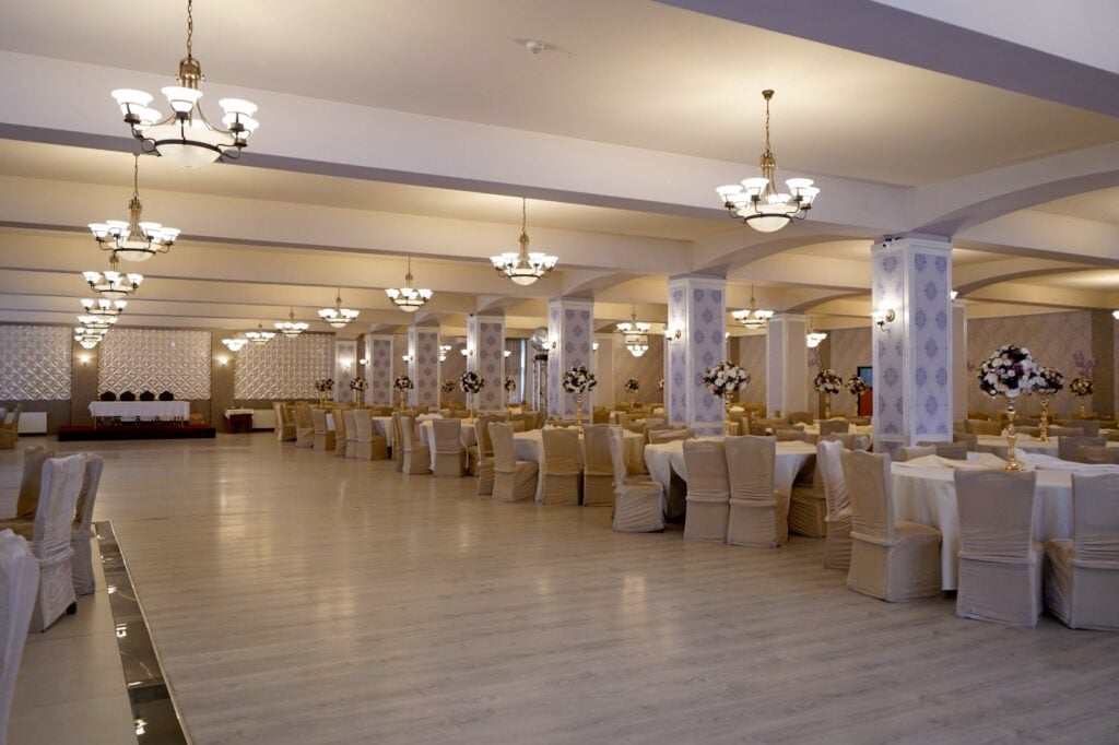 Una din sălile de evenimente ale Grand Hotel Dumbrava. Sursa foto: Facebook / Popa Adriana