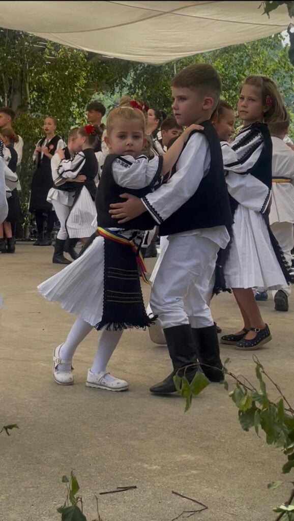 Ansamblul Hora din Rusca – Sebeșu de Jos8