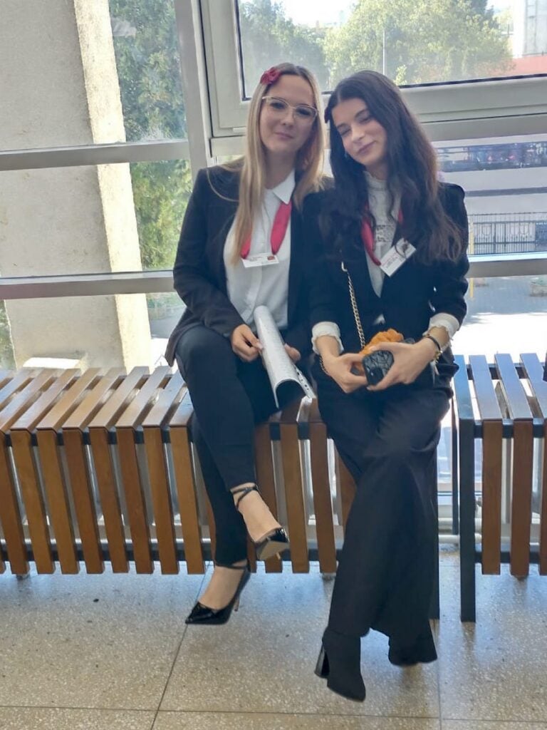 Elevi colegiul economic10