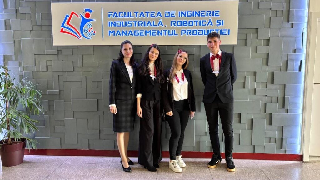 Elevi colegiul economic8