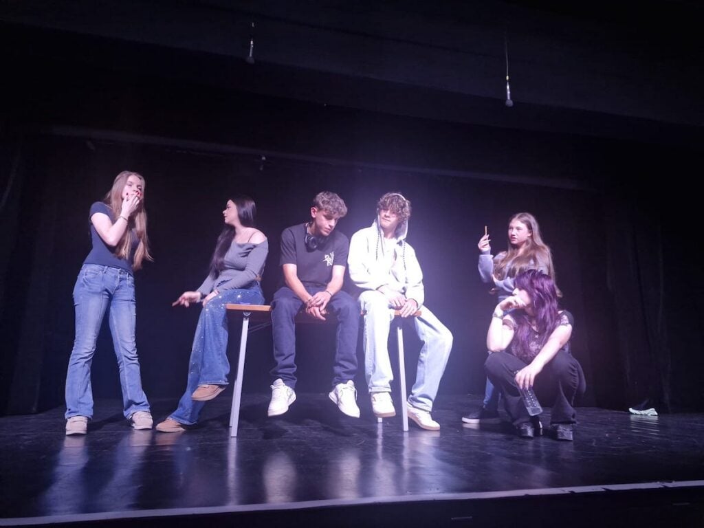 Pisa de teatru economic1