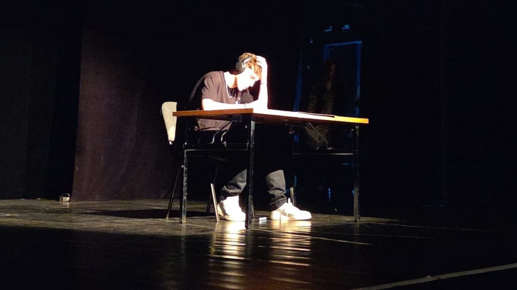 Pisa de teatru economic10