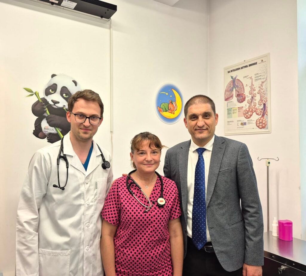 Dr. Rareș Arseniu (foto stânga), dr. Dr. Iulia Simina (foto centru) și managerul Cristian Roman (foto dreapta)