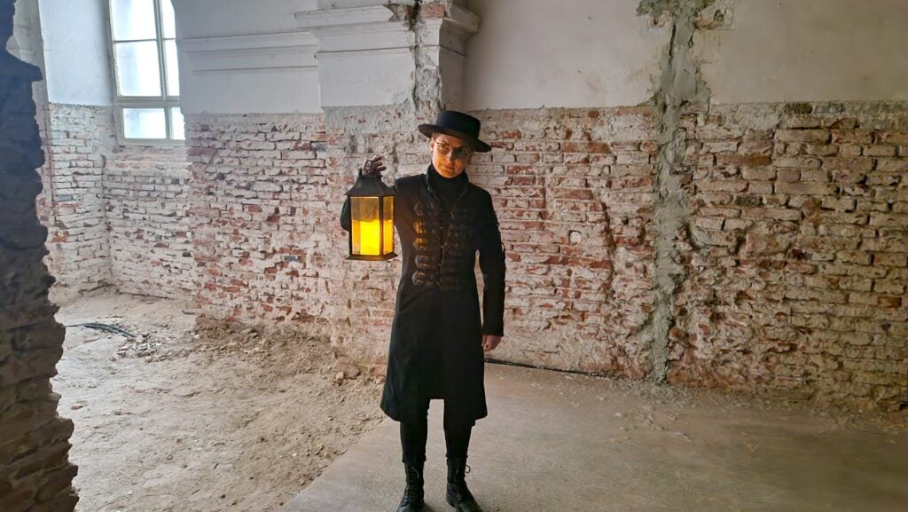 Adela Dadu, ghid de turism