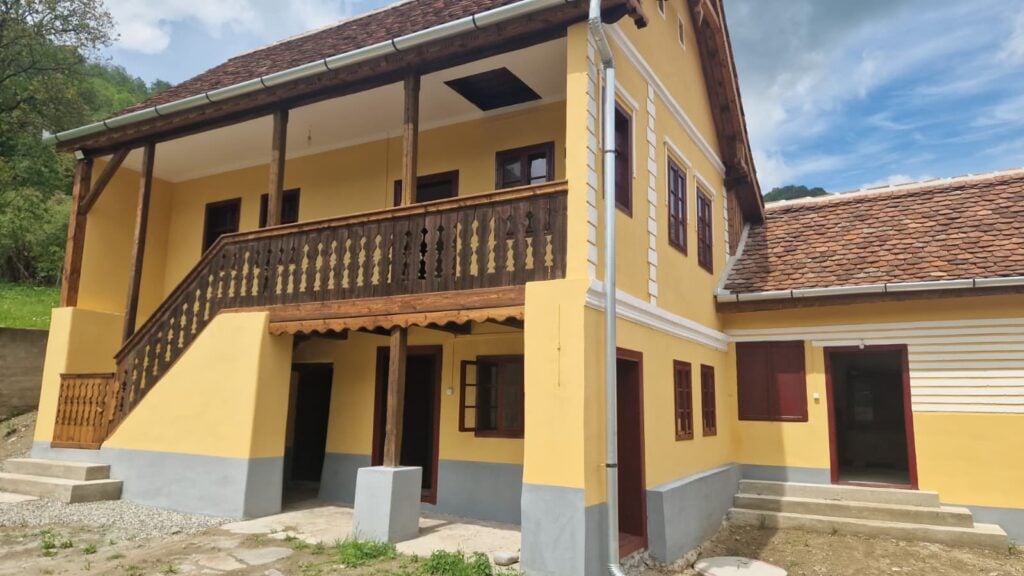 casa restaurata la rau sadului