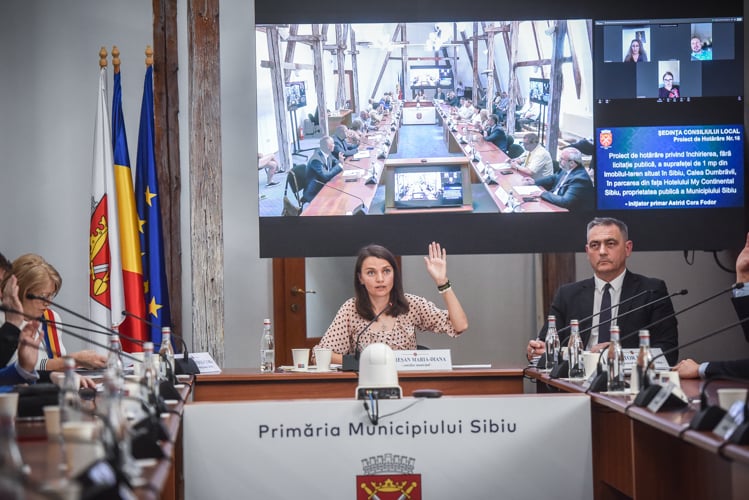 Diana Mureșan a fost singurul consilier local care a luat cuvântul referitor la acest proiect. Foto: Silvana Armat / turnulsfatului.ro