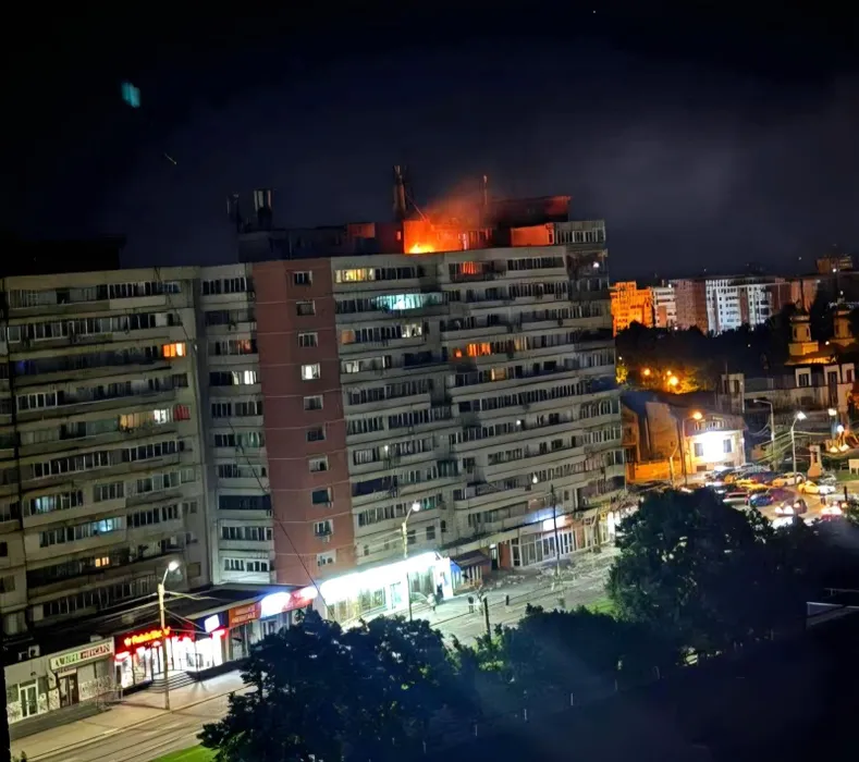 Drona a explodat pe un bloc cu zece etaje în Galați Sursa foto: G4Media