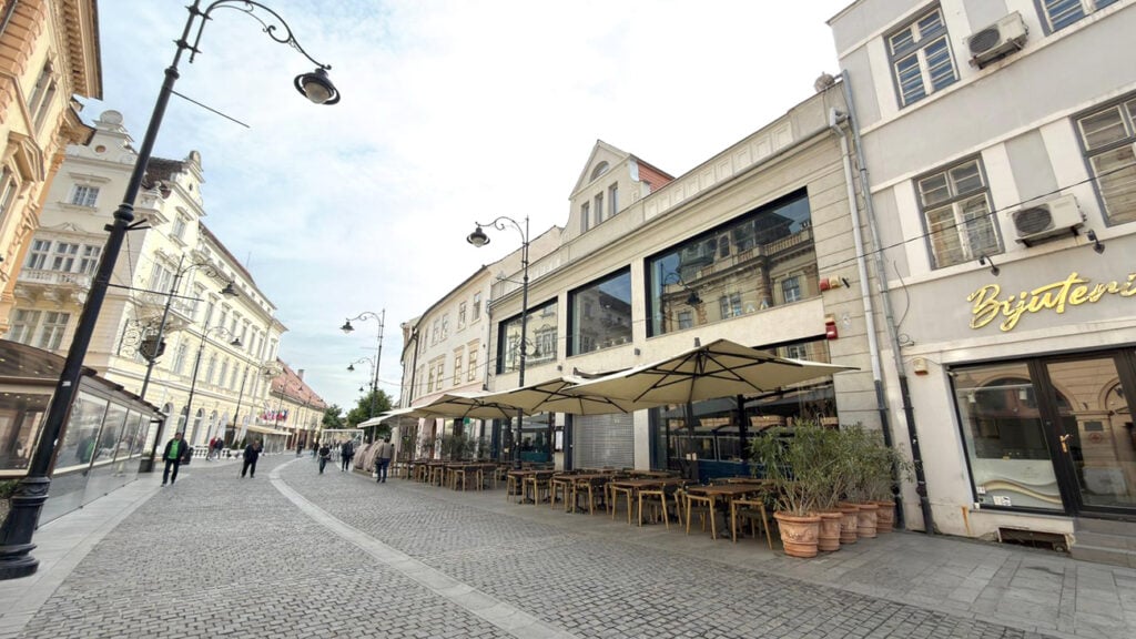 Clubul se află la etajul al doilea al restaurantului Fain, din centrul istoric al Sibiului. Foto: turnulsfatului.ro