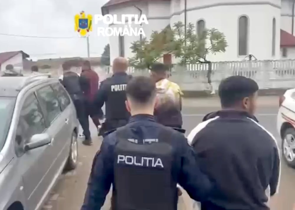 Cei patru au fost reținuți pentru 24 de ore. Foto: captură video IPJ Sibiu