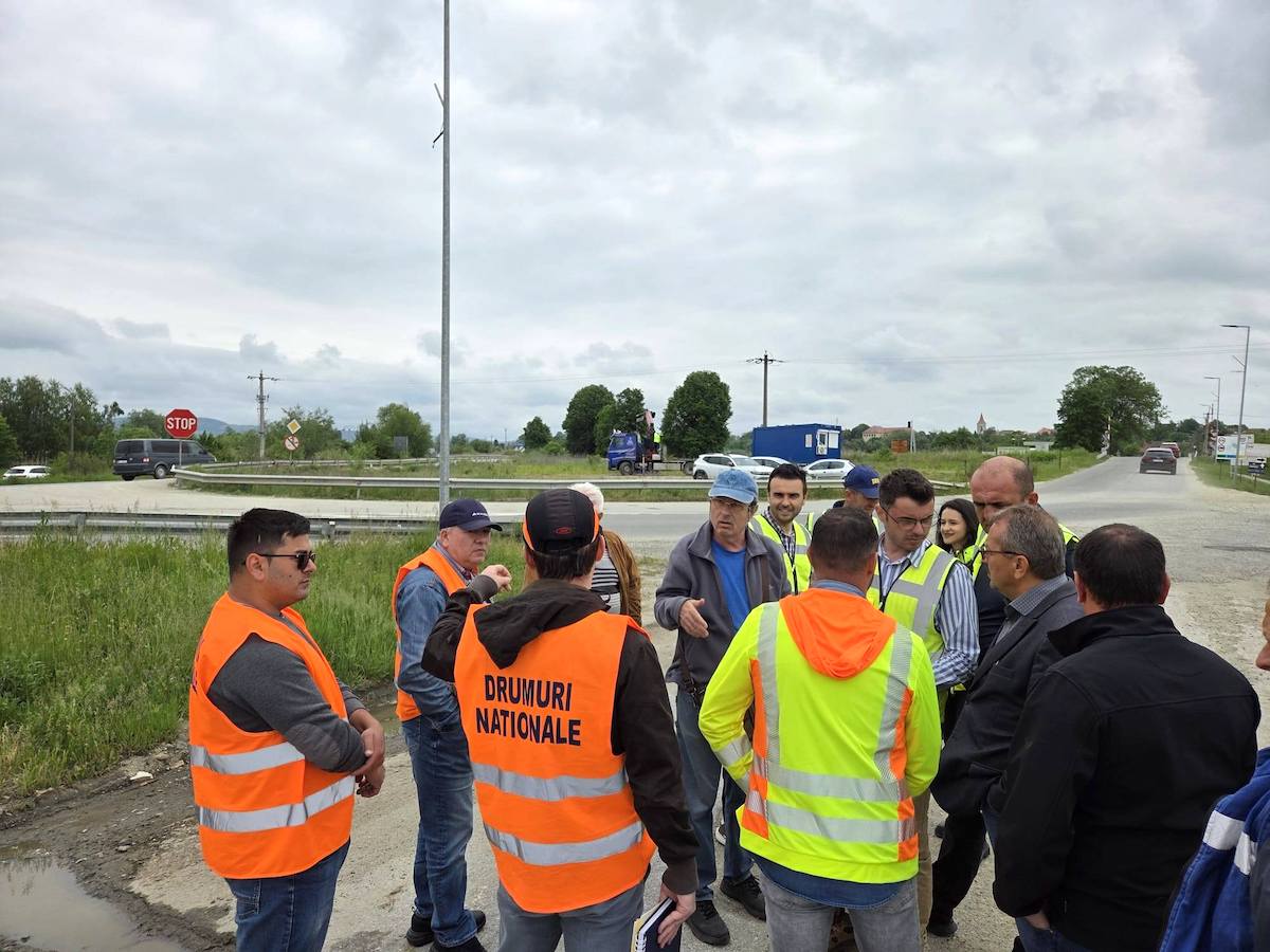 Pentru evitarea aglomerației și fluidizarea circulației se recomandă accesul în orașul Avrig prin intrările dinspre Somarest și dinspre Mârșa. Sursa foto: Facebook primăria Avrig