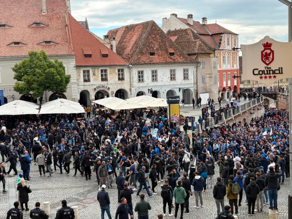 Suporterii Universității Craiova, în Piața Mică