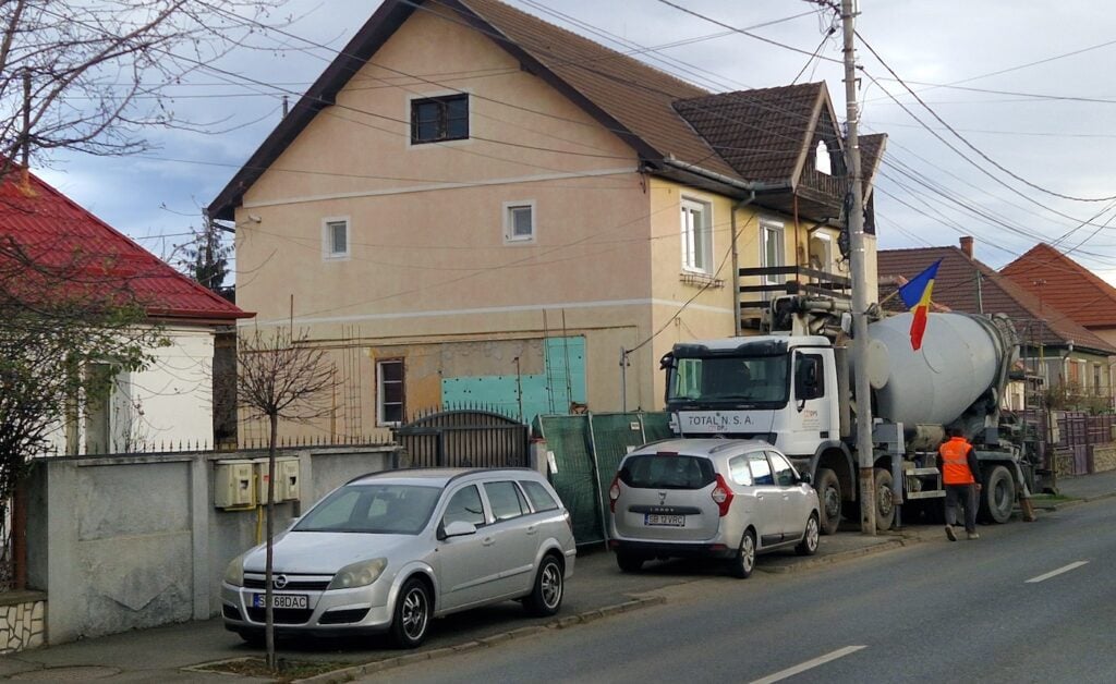 Betonul a fost luat din grupul de firme Total NSA deoarece „este cel mai bun”. Sursa foto: turnulsfatului.ro