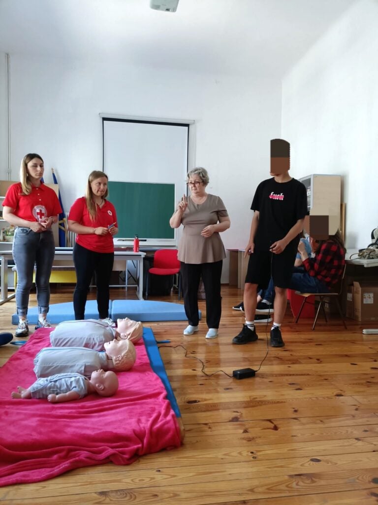Crucea rosie scoala incluziva2