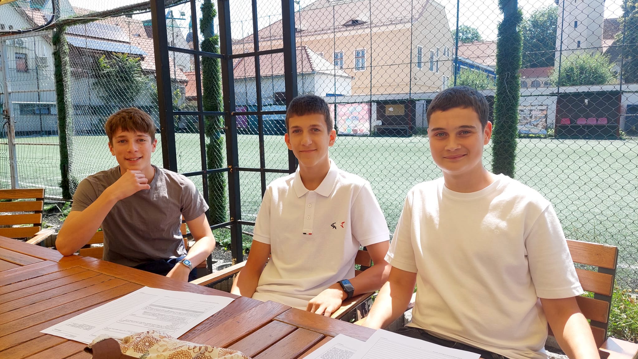 Miercuri urmează matematica. De la dreapta la stângă: Bogdan Vasile Roman, Alexandru Ioan Ocinic și Antim Gabriel Popa. Foto: turnulsfatului.ro