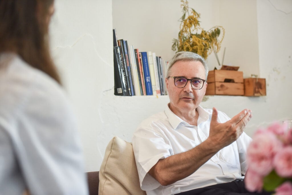 „Orașul devine teatru”, arată ambasadorul una di caracteristicile comune ale Sibiului cu Avignonul. Foto: Silvana Armat / turnulsfatului.ro