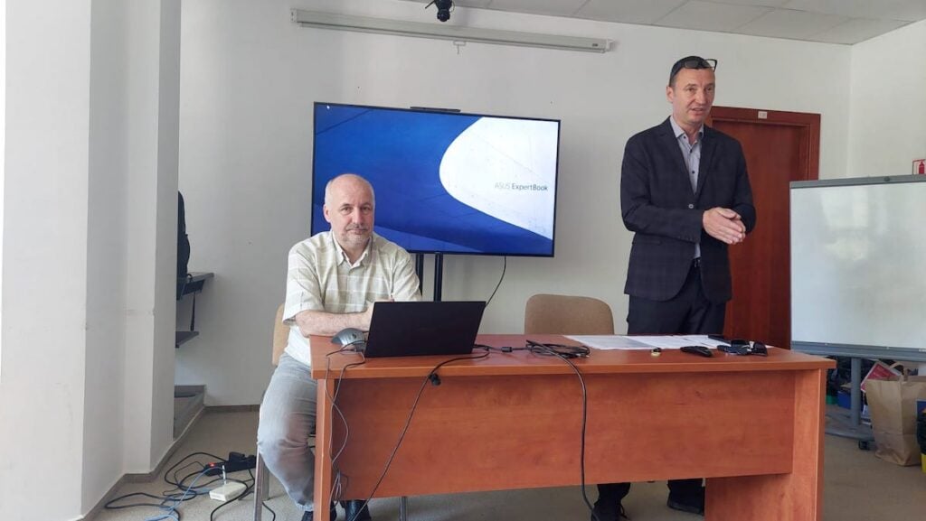 Călin Chețe, foto stânga, dr. Constantin Popescu, manager SAJ (foto dreapta)